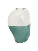 Vase en céramique bicolore blanc et vert mat TOCO Meubles au design organique et moderne pour décoration intérieure