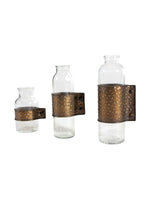 Ensemble de trois vases de table Gadd TOCO Meubles en verre transparent avec support en métal martelé bronze