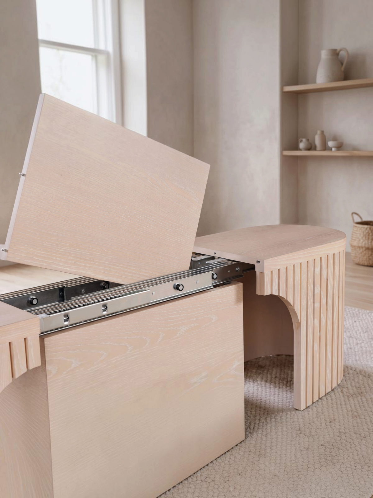 Banc rond extensible TOCO Meubles en placage de chêne clair avec mécanisme coulissant et panneau d'extension intégré