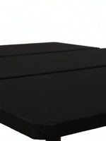 Gros plan sur la surface noire texturée de la base de lit Air Flow double de TOCO Meubles
