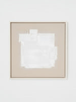 Cadre décoratif TOCO Meubles Atmosphère II avec peinture abstraite blanche sur fond beige dans un cadre en bois clair