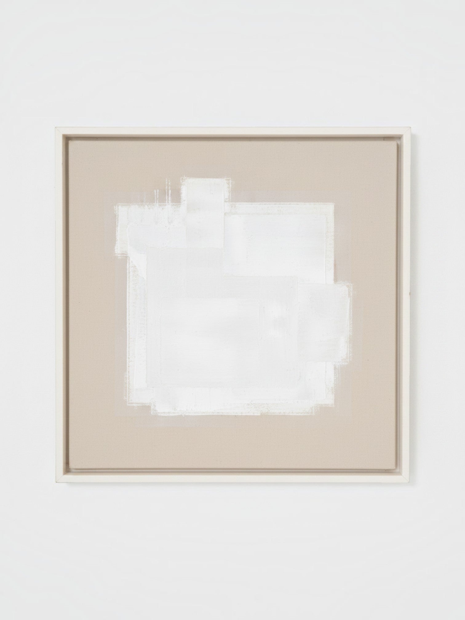 Cadre décoratif TOCO Meubles Atmosphère II avec peinture abstraite blanche sur fond beige dans un cadre en bois clair