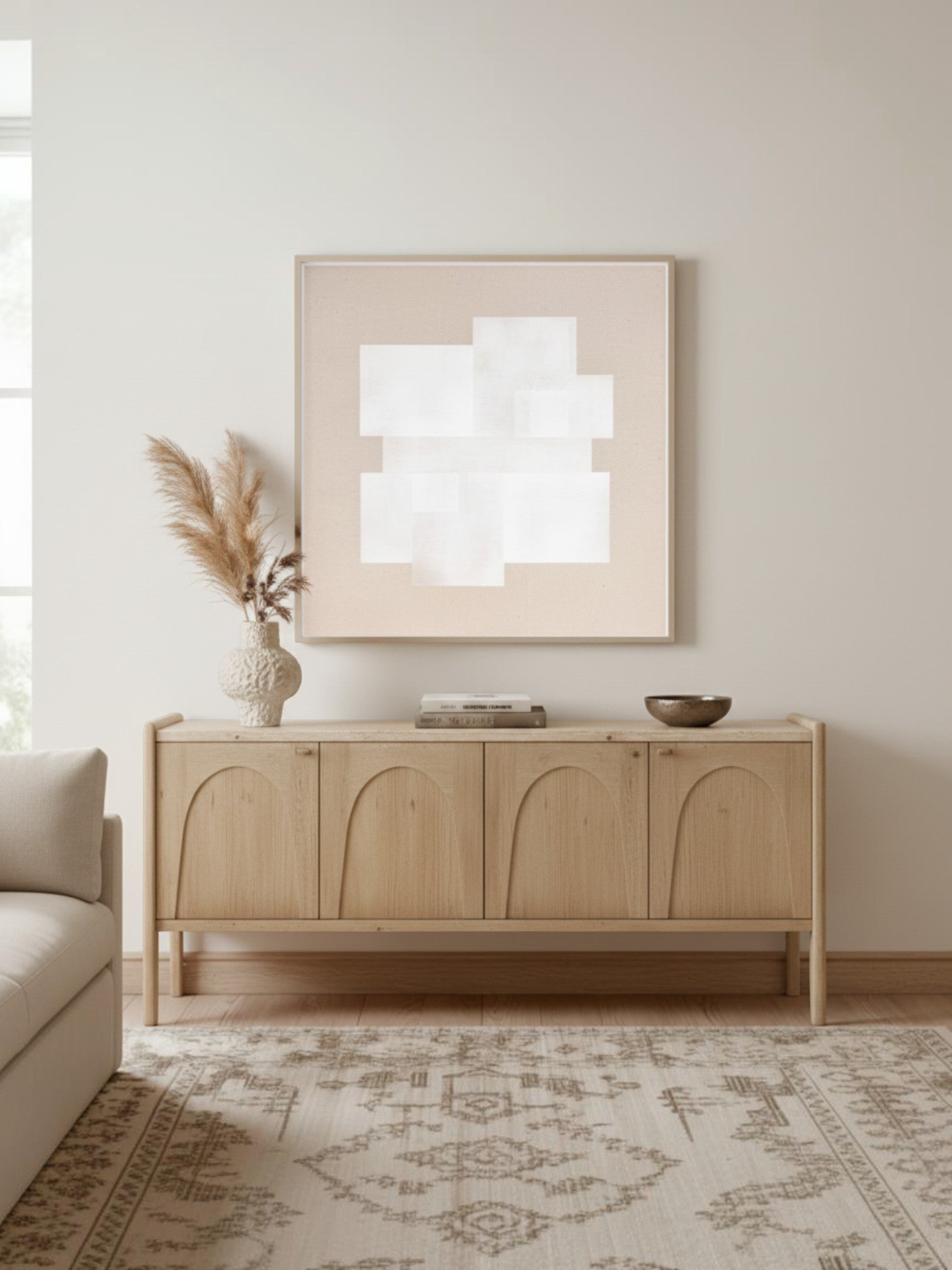 Cadre décoratif Atmosphère I de TOCO Meubles avec art abstrait beige, suspendu au-dessus d'un buffet en bois clair.