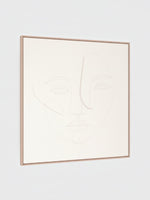 Cadre décoratif Dream I de TOCO Meubles avec un dessin au trait minimaliste d'un visage sur fond beige clair