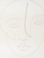 Cadre décoratif Dream I de TOCO Meubles avec un dessin au trait minimaliste représentant un visage féminin beige
