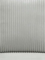 Gros plan sur le tissu en velours côtelé gris clair du canapé Aldo de TOCO Meubles