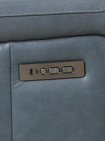 TOCO Meubles Sofa inclinable Miles bleu cuir avec commandes intégrées pour réglage électrique.