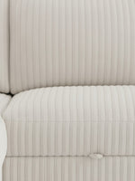 Gros plan sur le revêtement en tissu côtelé beige du canapé-lit sectionnel Alix de TOCO Meubles