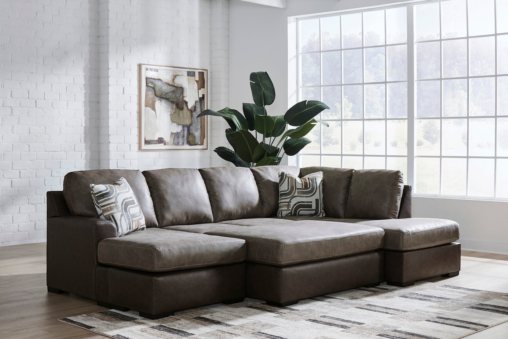 TOCO Meubles Canapé-lit Zuri marron aspect cuir, sectionnel avec méridienne et coussins décoratifs.