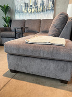 TOCO Meubles Canapé sectionnel Colonel gris foncé en tissu, personnalisable, avec repose-pieds et coussins confortables.