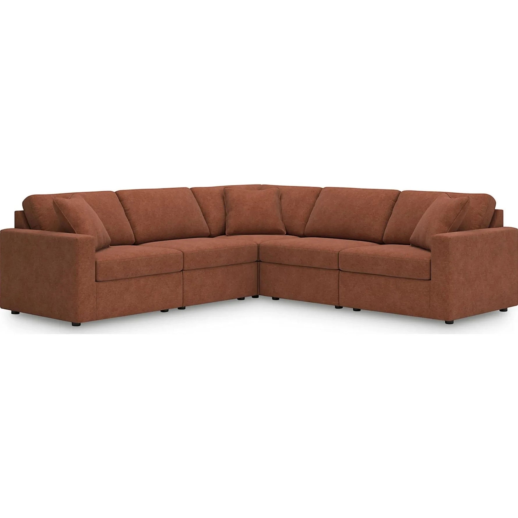 Sofa sectionnel Toscana en tissu brun rouille de TOCO Meubles, avec coussins moelleux et accoudoirs carrés.