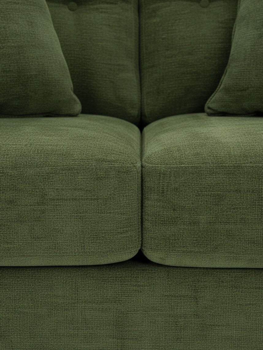 Causeuse Bixo de TOCO Meubles en tissu texturé vert olive avec coussins assortis