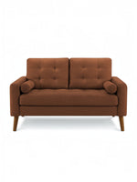 Causeuse Cleopatre TOCO Meubles en tissu marron avec boutons capitonnés et coussins cylindriques.