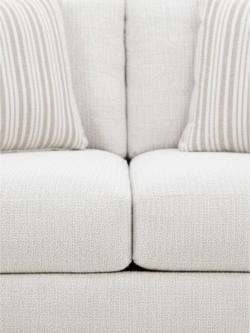 Causeuse Figaro TOCO Meubles en tissu texturé couleur givrée avec deux coussins décoratifs à rayures beiges