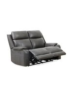 Causeuse inclinable électrique Lewis de TOCO Meubles en cuir gris foncé avec deux places et ports USB intégrés.