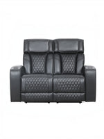 Causeuse inclinable noire Warren de TOCO Meubles avec détails matelassés en losange et porte-gobelets intégrés.