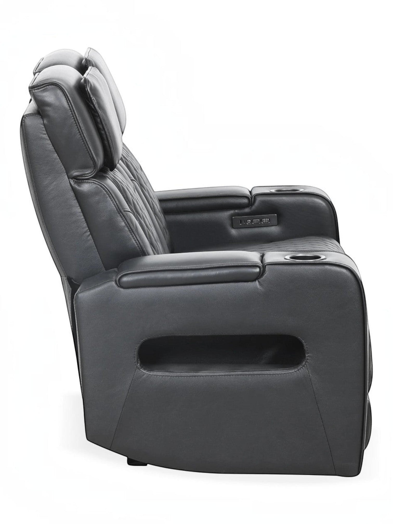 Causeuse inclinable Warren noire en cuir par TOCO Meubles avec porte-gobelets et commandes électriques intégrées.