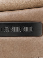 Panneau de commande électrique de la causeuse inclinable Lewis de TOCO Meubles avec ports USB sur revêtement taupe