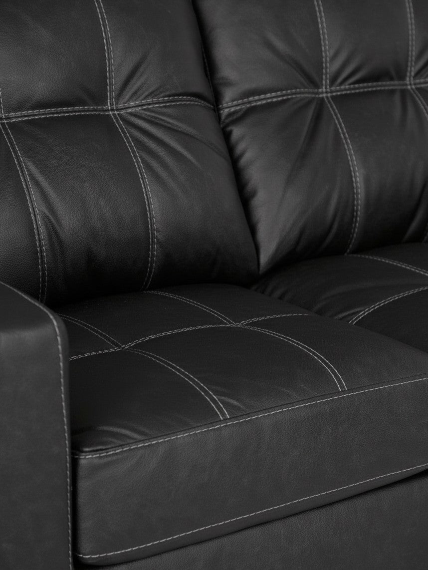 Causeuse TOCO Meubles Marlin en cuir noir avec surpiqûres contrastantes blanches et design capitonné