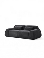 Causeuse modulaire noire Mia de TOCO Meubles au design contemporain avec deux coussins décoratifs sur fond blanc