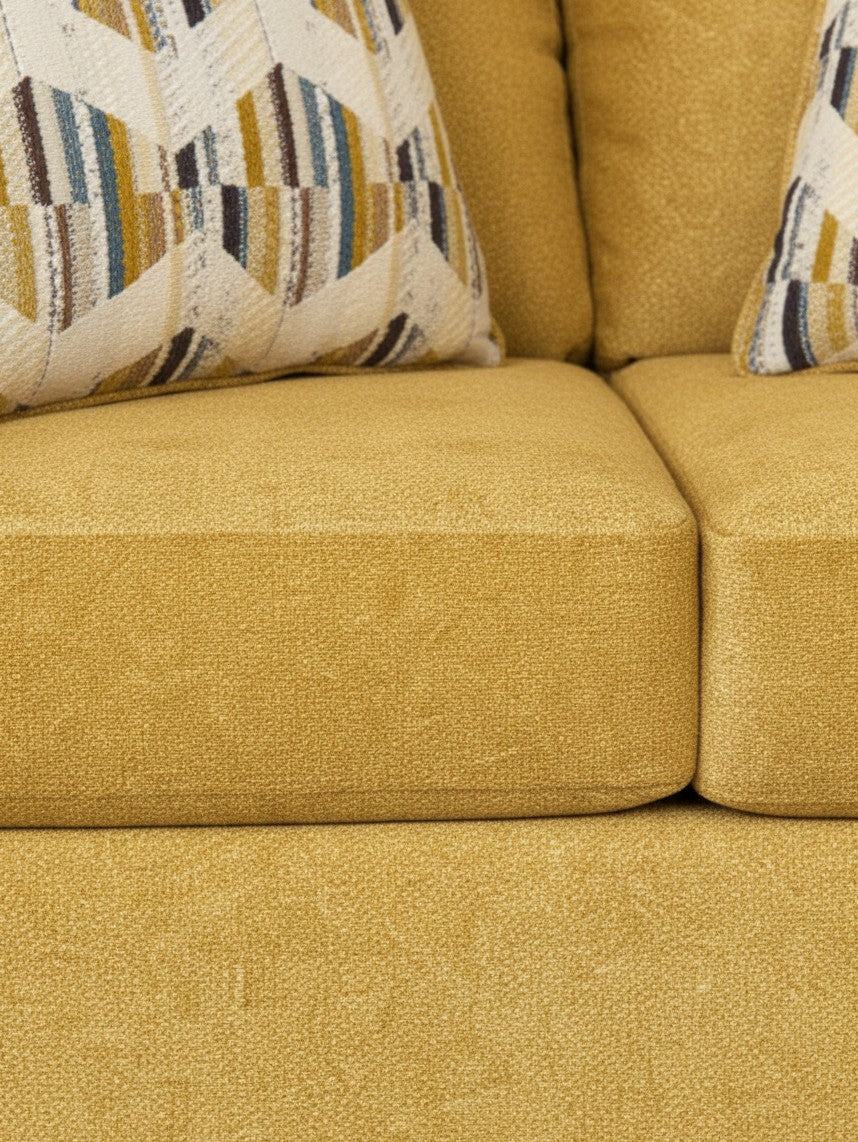 Causeuse TOCO Meubles Owick jaune tournesol avec coussins décoratifs à motifs géométriques texturés