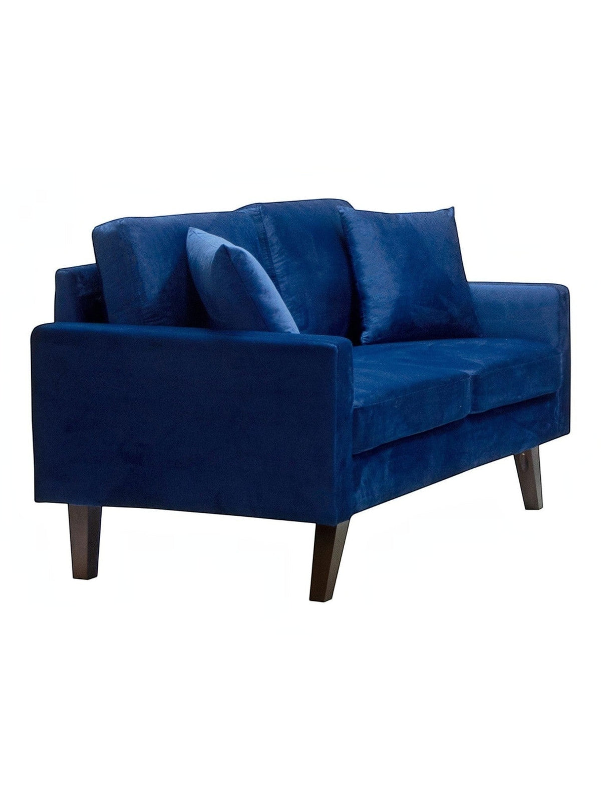Causeuse Royal bleue en velours de TOCO Meubles, avec coussins assortis et pieds en bois foncés.