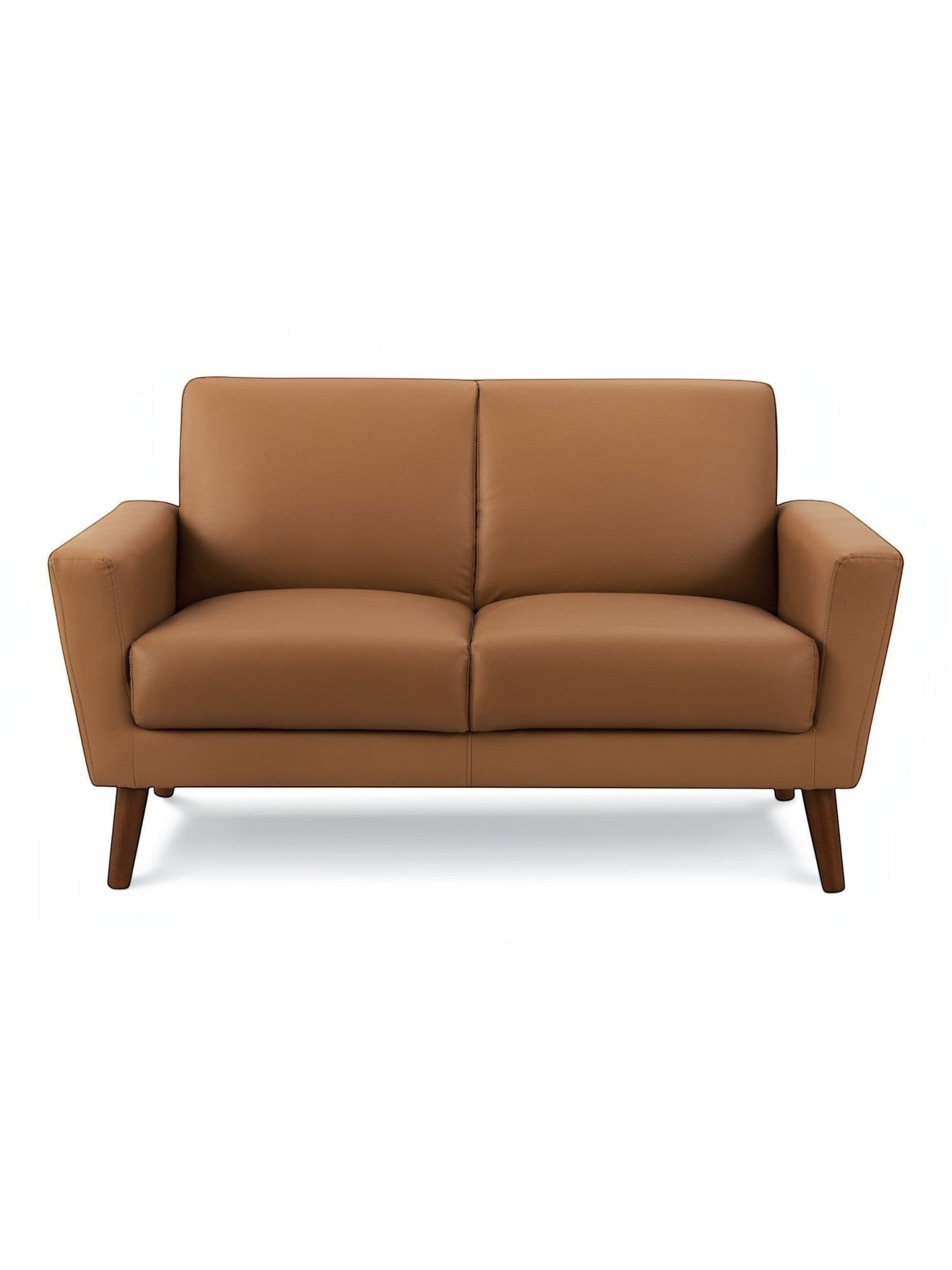 Causeuse Tano en cuir brun clair de TOCO Meubles, design moderne avec pieds en bois obliques.