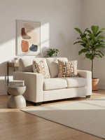 Causeuse Toscana TOCO Meubles beige avec coussins décoratifs géométriques dans un salon moderne et lumineux