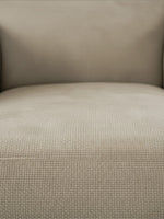 Gros plan sur le revêtement en tissu texturé beige de la chaise d'appoint Antoinette de TOCO Meubles