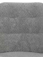 Gros plan sur le tissu bouclé gris texturé et capitonné de la chaise de salle à manger Beaulieu par TOCO Meubles