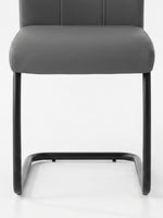 Chaise de cuisine Xena TOCO Meubles avec assise grise en similicuir et structure en métal noir