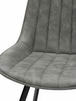 Chaise de cuisine Cynthia TOCO Meubles en similicuir gris avec coutures verticales et pieds noirs