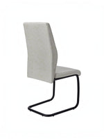 Chaise de cuisine TOCO Meubles Zeno en simili suède gris avec base en métal noir en forme de U, vue de trois-quarts.
