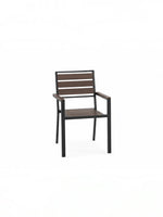 Chaise d'extérieur TOCO Meubles Transformer avec structure en métal noir et lattes en bois, design ergonomique moderne.