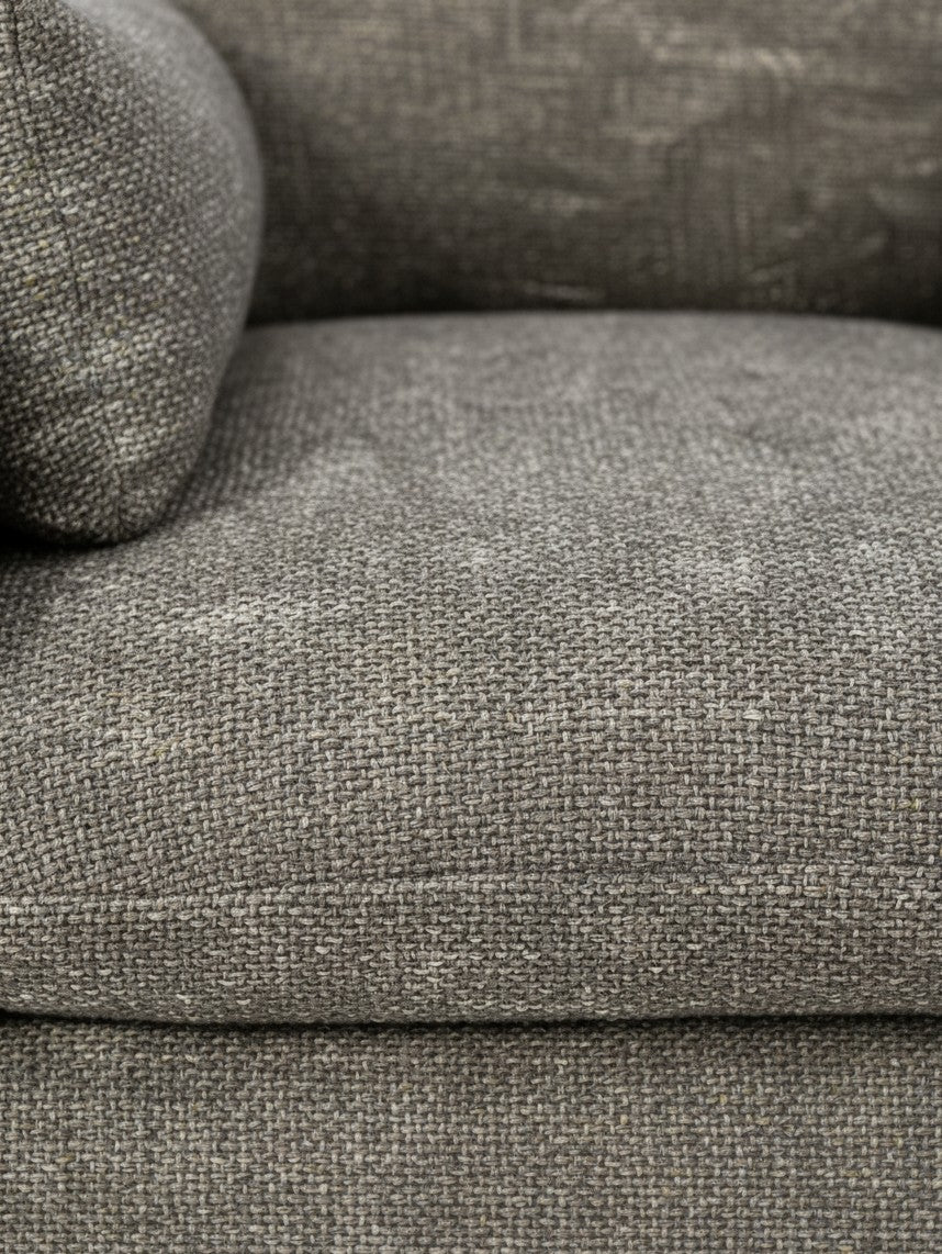 Gros plan sur le tissu texturé gris granit de la chaise Faro de TOCO Meubles