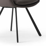 TOCO Meubles Chaise Gianna gris rembourrée avec pieds métalliques inclinés, design moderne et confortable.