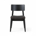 Chaise Transformer Table TOCO Meubles en hickory fumé, assise rembourrée en tissu gris foncé, dossier incurvé en bois noir.
