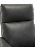 Gros plan sur le dossier rembourré en similicuir gris de la chaise inclinable Maxima de TOCO Meubles