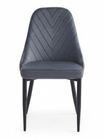 Chaise de salle à manger Jenny TOCO Meubles en velours gris foncé avec coutures chevrons et pieds en acier noir.