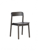 Chaise de salle à manger Jona par TOCO Meubles en bois massif couleur mocha au design moderne milieu du siècle