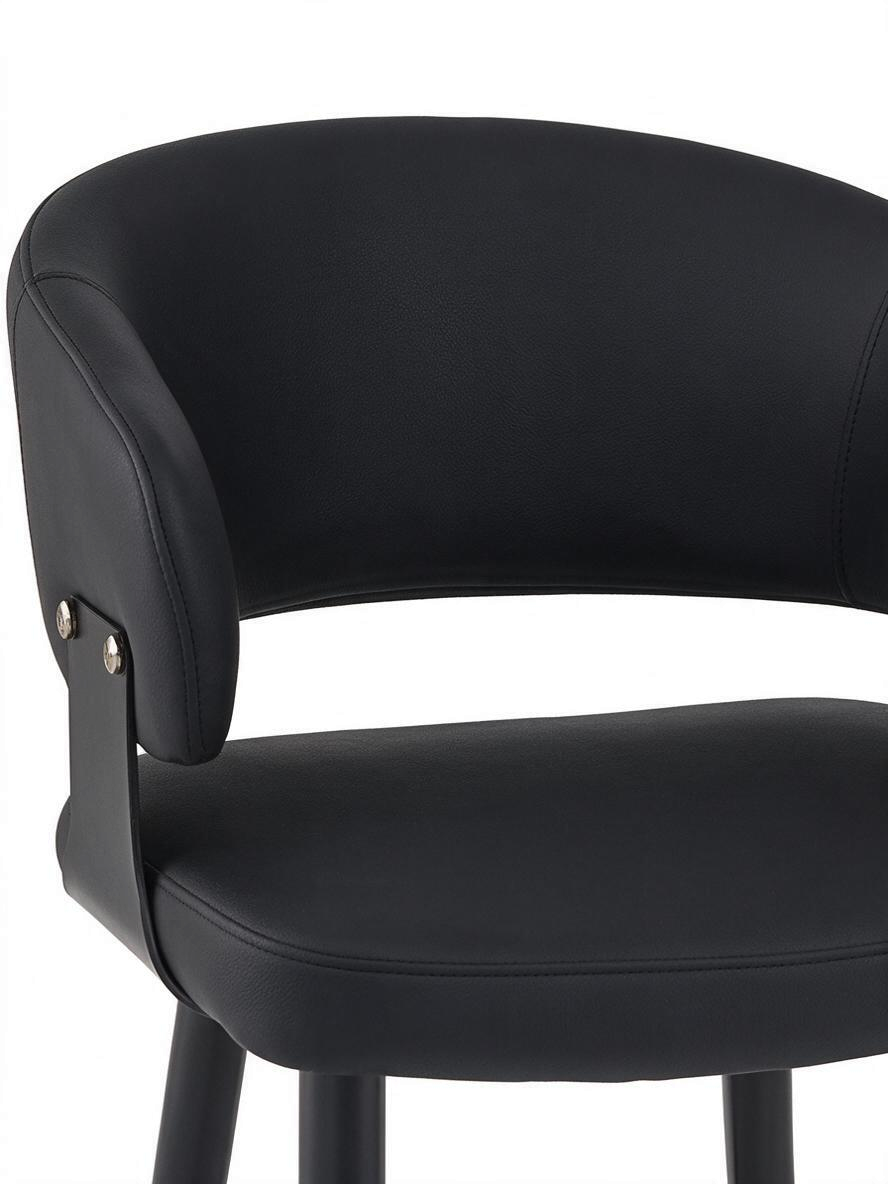 Chaise de salle à manger TOCO Meubles Loany noire en similicuir avec dossier courbé et pieds en métal noir mat
