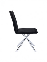Chaise Marika TOCO Meubles noire en similicuir avec capitonnage vertical et pieds en métal chromé croisés