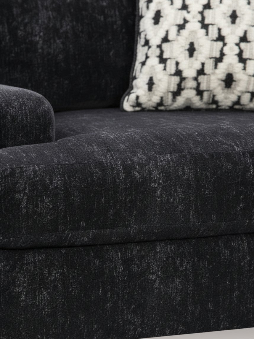 Chaise Mistral TOCO Meubles en tissu texturé noir avec coussin décoratif à motifs géométriques