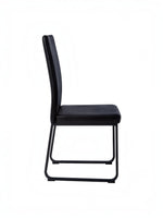 Chaise de salle à manger Norka TOCO Meubles noire mate avec structure en bois et assise confortable vue de profil