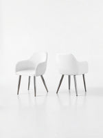 TOCO Meubles Chaise salle à manger Parker blanche en similicuir avec pieds chromés, design moderne et confortable.