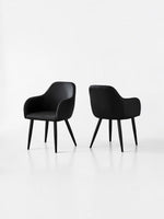 Chaise de salle à manger Parker en similicuir noir de TOCO Meubles, avec accoudoirs et pieds noirs, style contemporain.