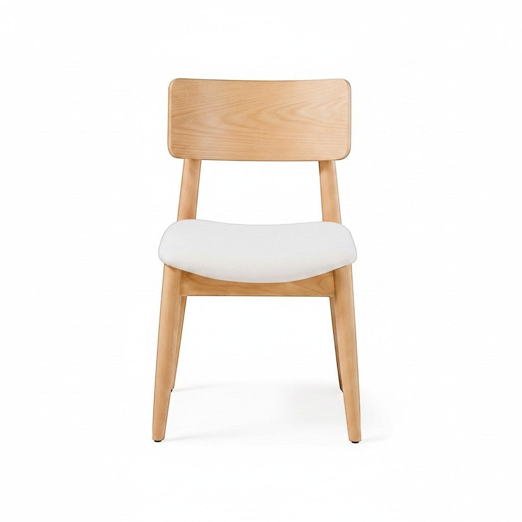 Chaise ronde scandinave en bois clair avec assise blanche rembourrée par TOCO Meubles