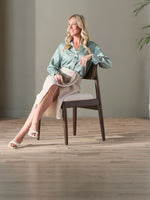 TOCO Meubles Chaise Ronde Transformer en bois de noyer foncé, design moderne et confortable.