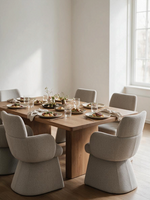 Chaises de salle à manger Tani TOCO Meubles en tissu bouclé beige avec dossier courbé autour d'une table en bois