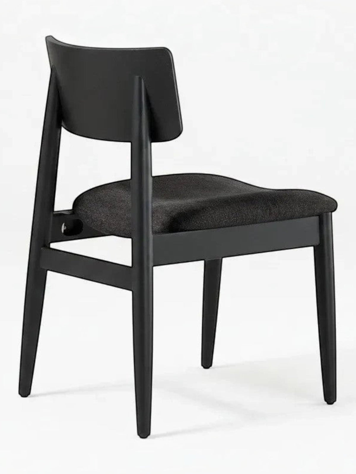 Chaise Transformer Table TOCO Meubles en hickory fumé avec assise rembourrée noire et design ergonomique empilable